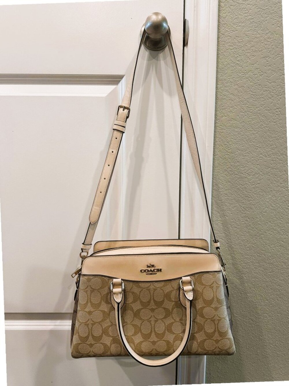 Coach Cream Leather Signature Logo C’s 2 way Shoulder Purse